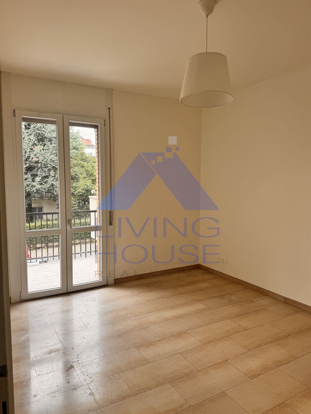 Monolocale  in locazione a Monza